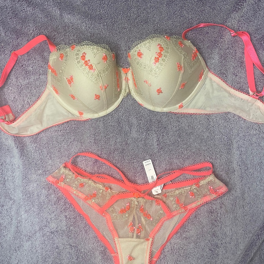 NEW WITH TAGS VICTORIA SECRET BRA & PANTY SET